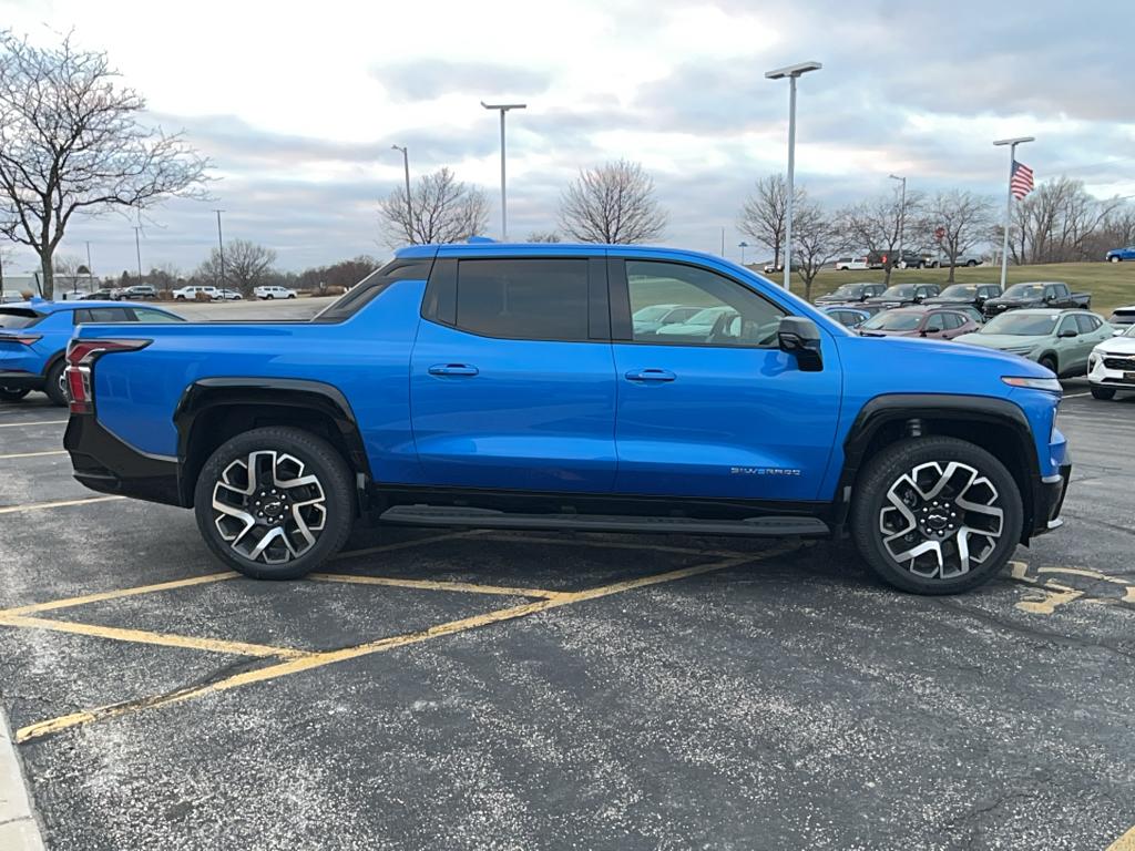 2025 Chevrolet Silverado EV RST photo 4