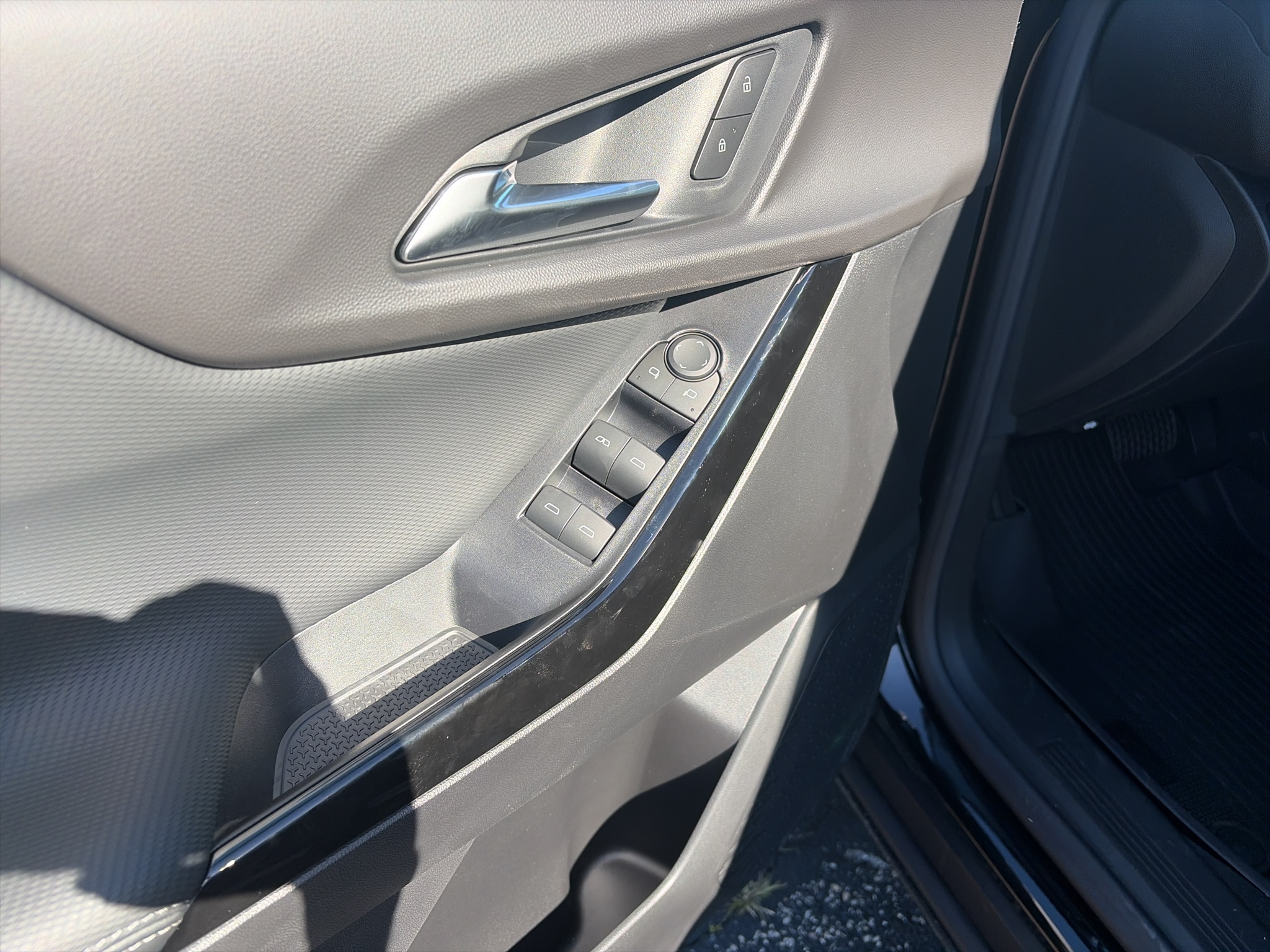 2027 Chevrolet Equinox LT - Photo 18