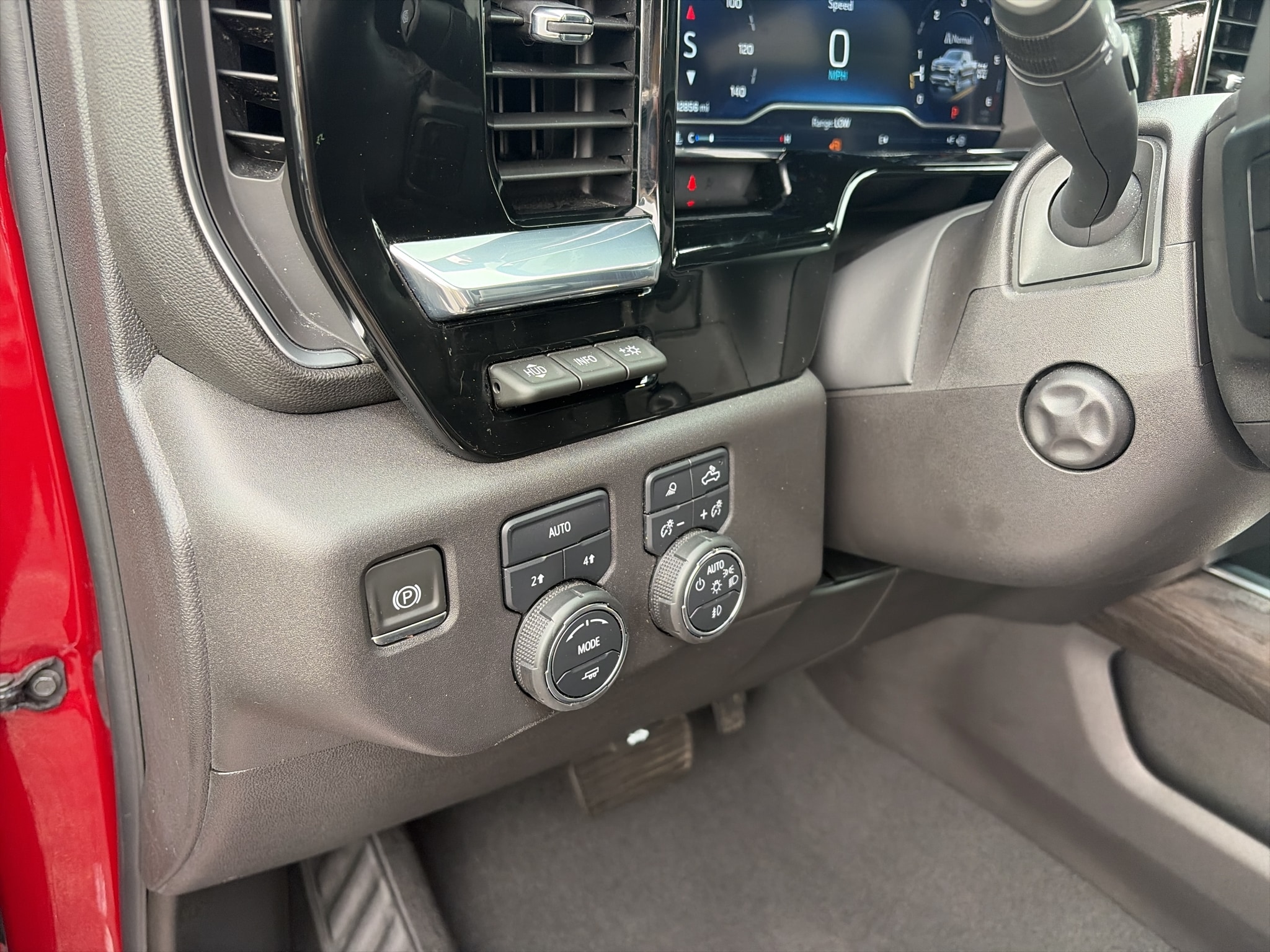 2024 Chevrolet Silverado 1500 LTZ - Photo 21