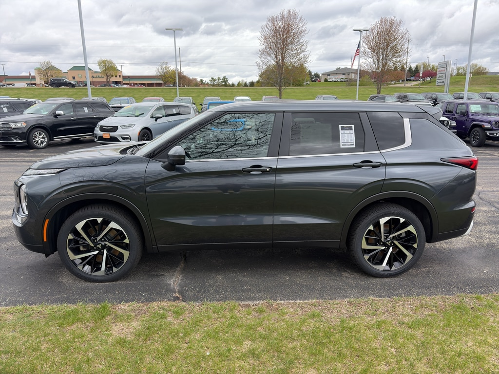 Used 2024 Mitsubishi Outlander SE Black Edition S-AWC SUV