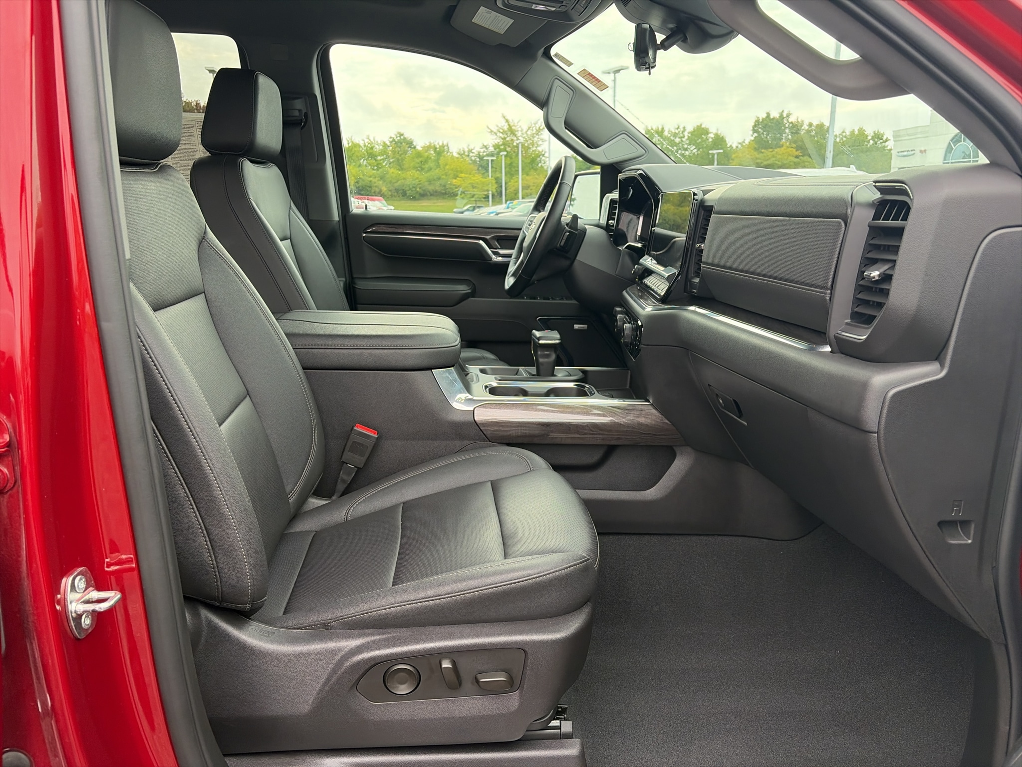 2024 Chevrolet Silverado 1500 LTZ - Photo 16