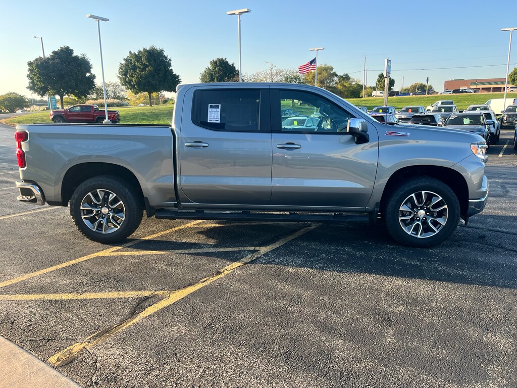 2025 Chevrolet Silverado 1500 LT photo 3
