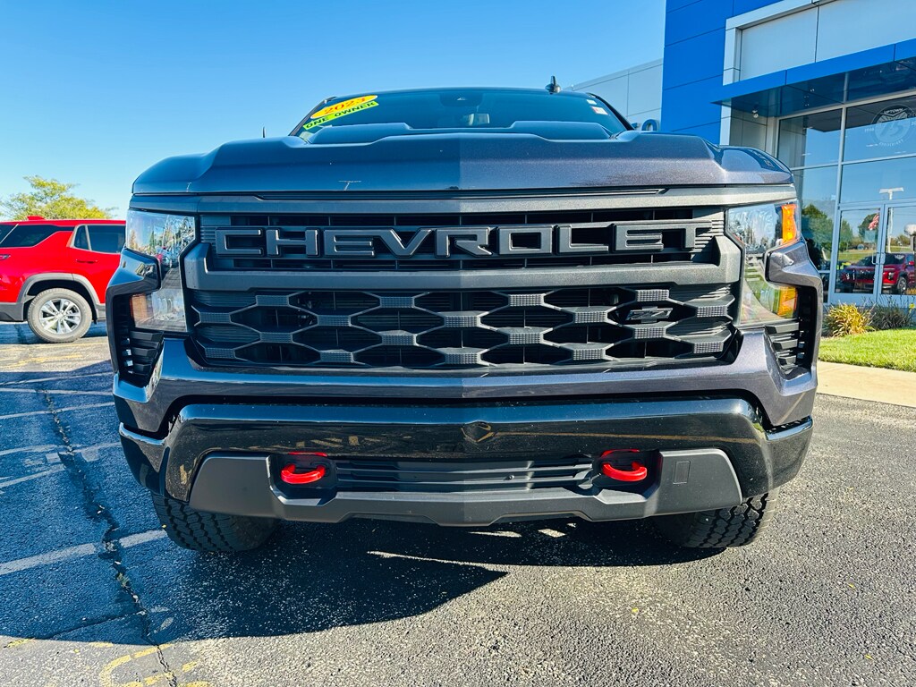 2023 Chevrolet Silverado 1500 Trail Boss Custom photo 2