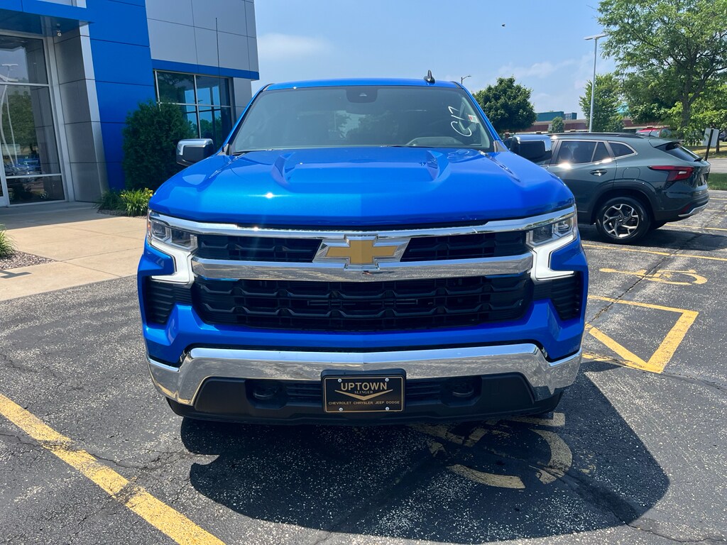 2025 Chevrolet Silverado 1500 LT photo 2