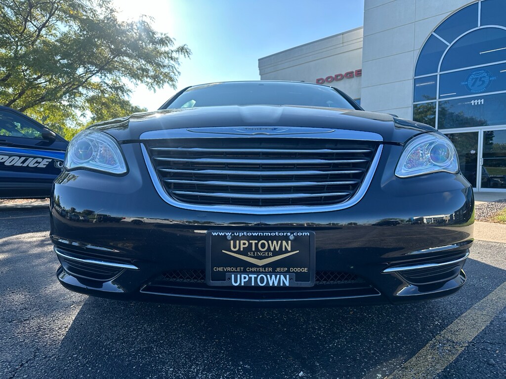 2013 Chrysler 200 Touring photo 4