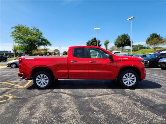 Used 2022 Chevrolet Silverado 1500 Custom with VIN 1GCRDBEK2NZ624483 for sale in Milwaukee, WI