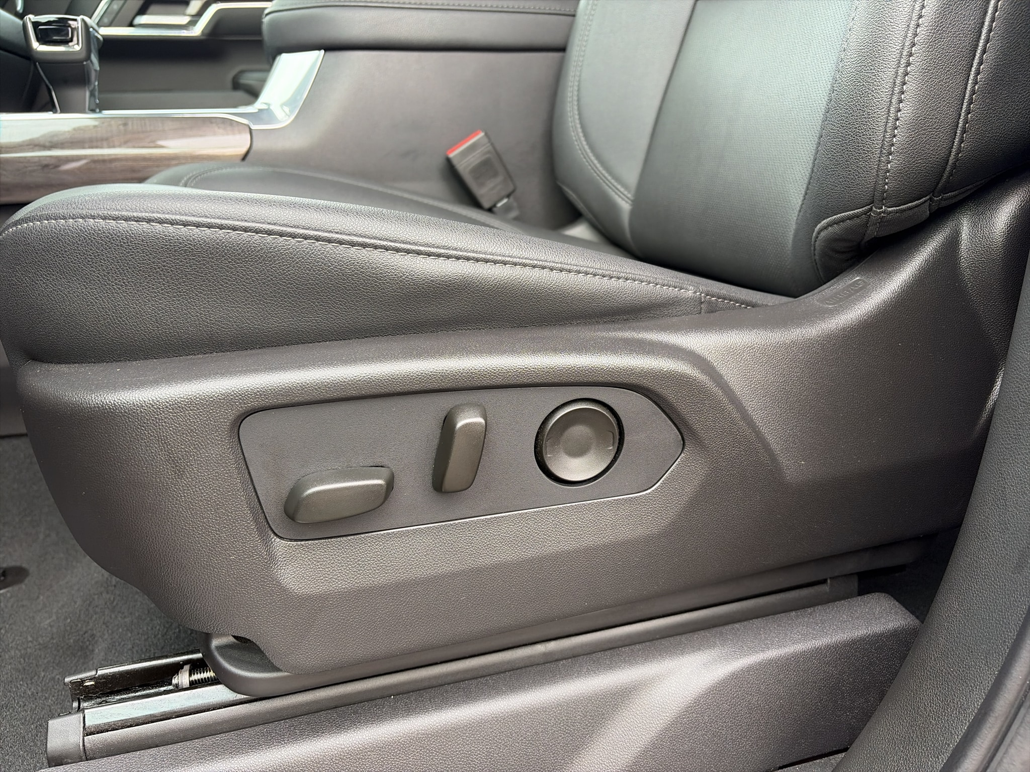 2024 Chevrolet Silverado 1500 LTZ - Photo 22