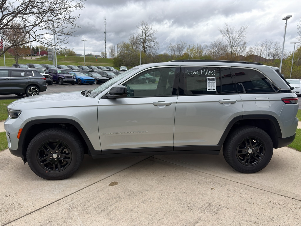 Used 2024 Jeep Grand Cherokee Laredo
