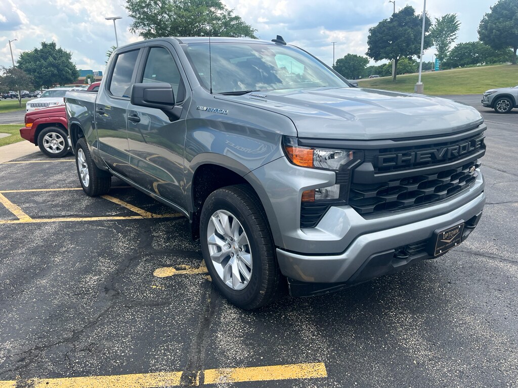 2025 Chevrolet Silverado 1500 Custom photo 3