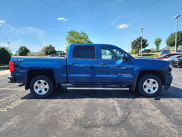 Used 2018 Chevrolet Silverado 1500 LT with VIN 3GCUKREC8JG547677 for sale in Milwaukee, WI