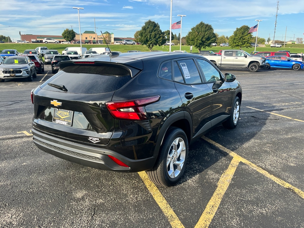 2026 Chevrolet Trax LS photo 2