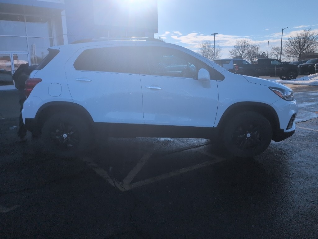 Used 2019 Chevrolet Trax LT with VIN KL7CJPSB3KB808669 for sale in Slinger, WI