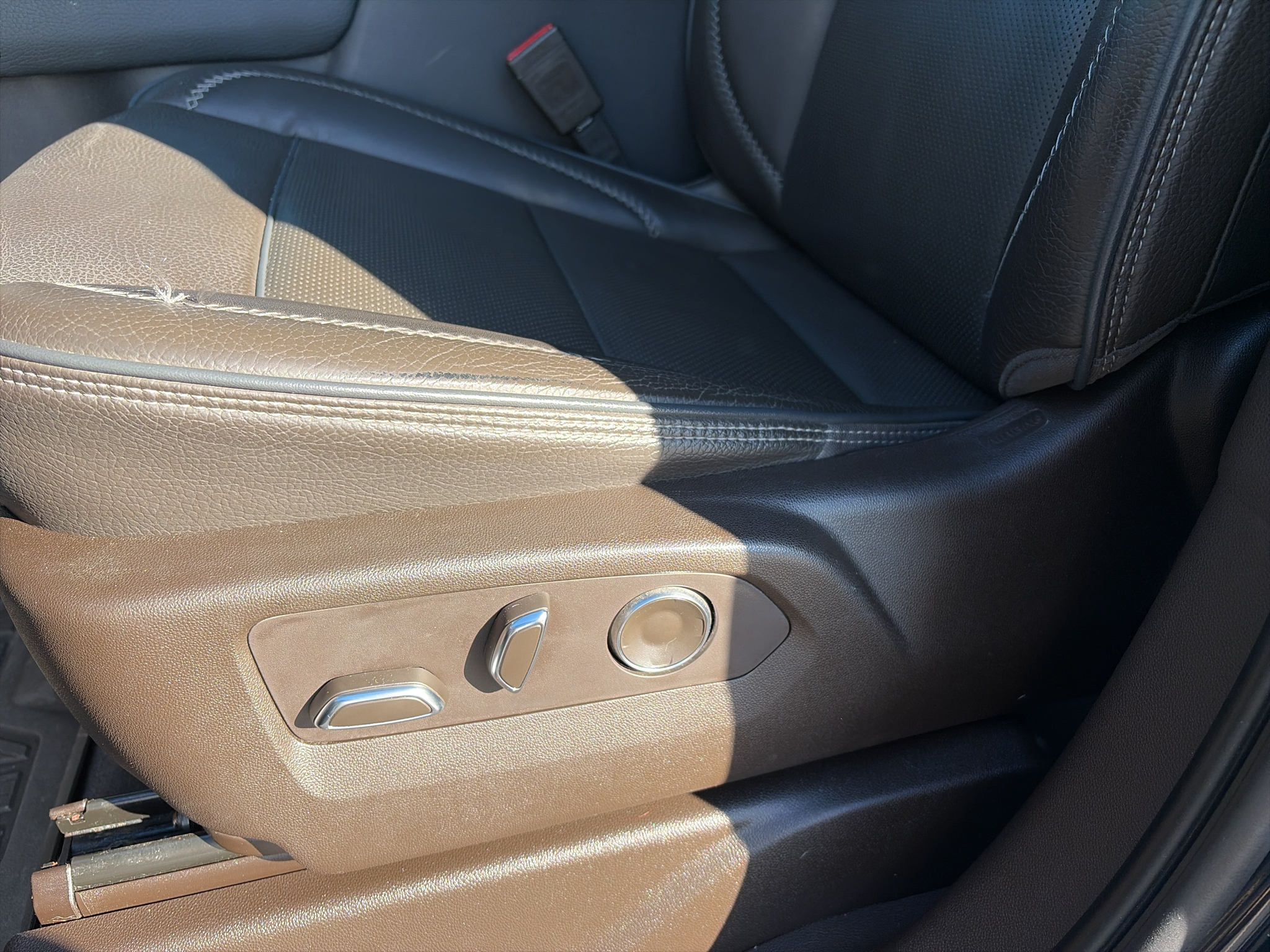 2021 GMC Yukon XL Denali - Photo 25