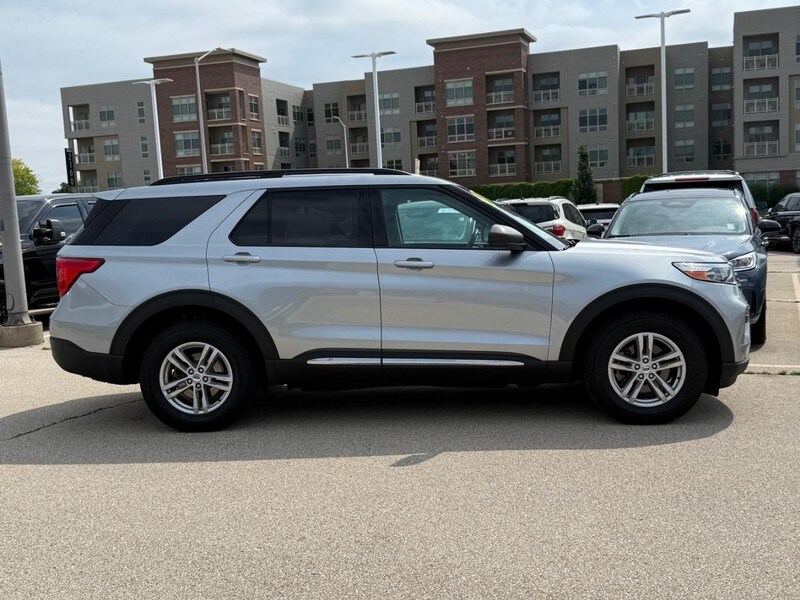 2022 Ford Explorer XLT photo 2