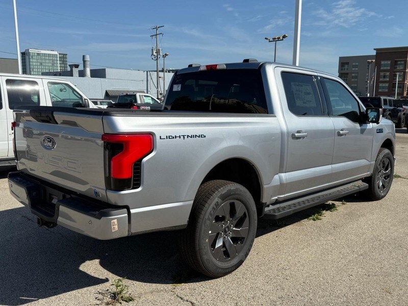 2025 Ford F-150 Lightning photo 3