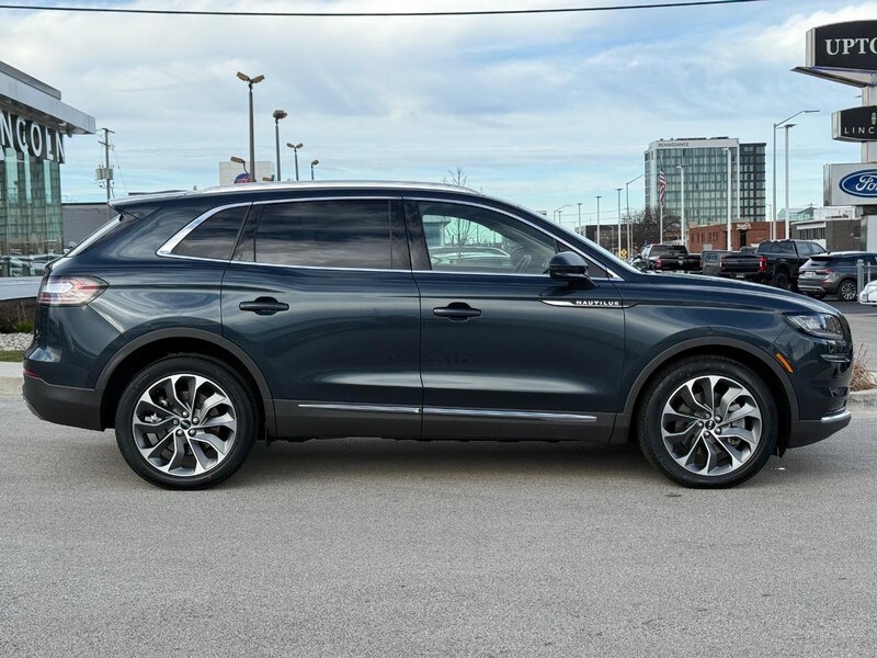 2022 Lincoln Nautilus Reserve photo 2