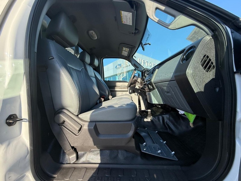 2014 Ford F-550 - Photo 11