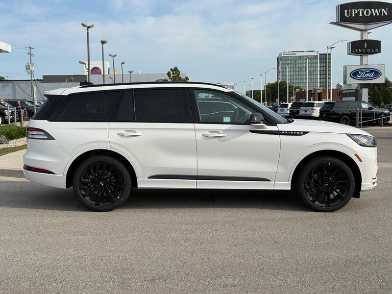 2025 Lincoln Aviator Reserve photo 2