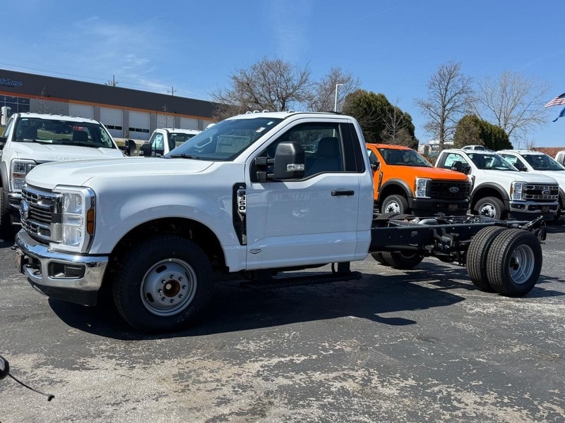 2026 Ford F-350 Super Duty Chassis Cab XL - Photo 6