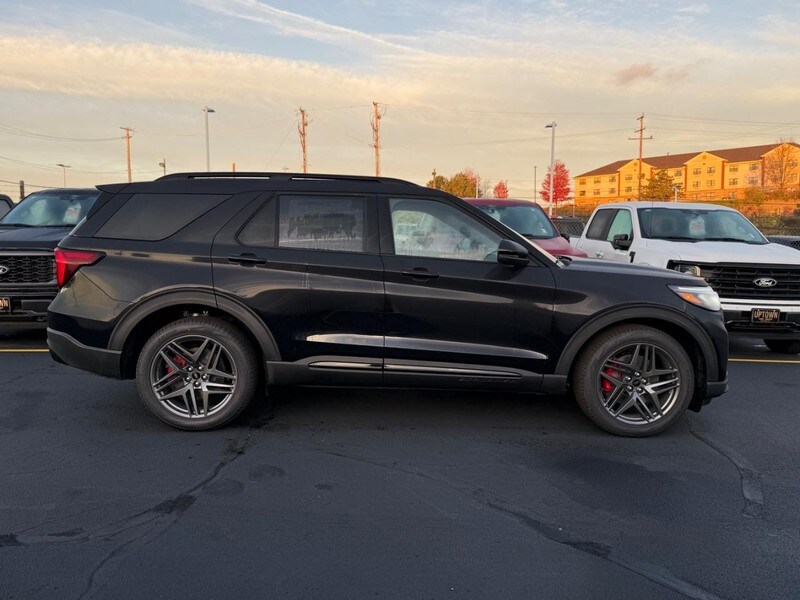 2026 Ford Explorer ST photo 2