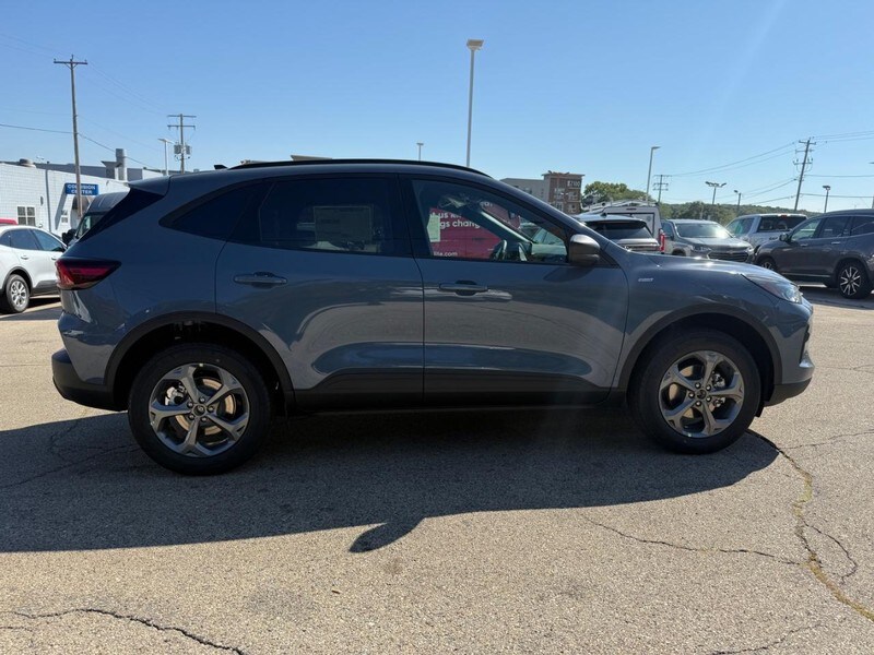 2025 Ford Escape ST-Line photo 2