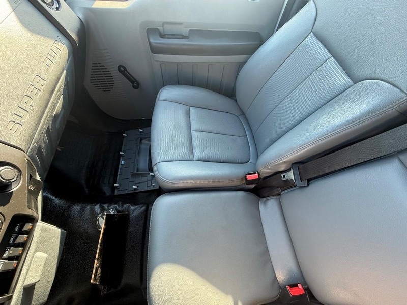 2014 Ford F-550 - Photo 19