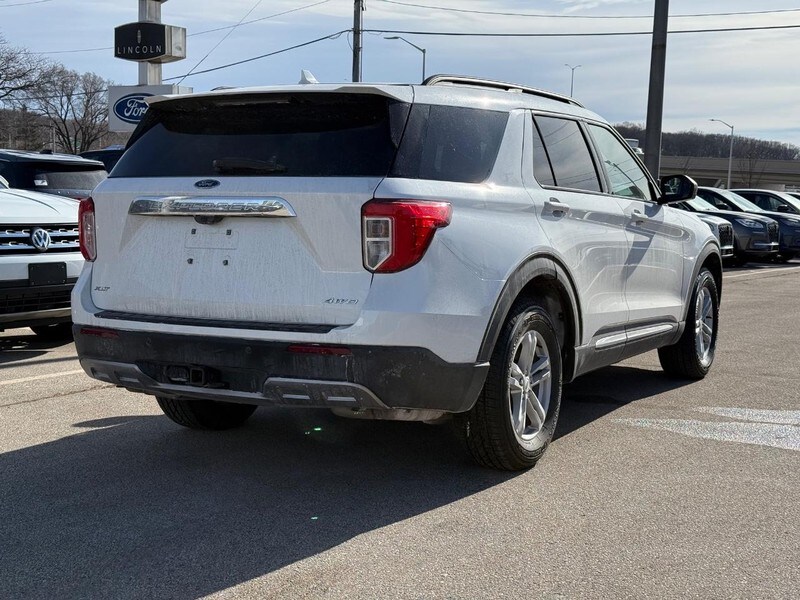 2022 Ford Explorer XLT photo 3