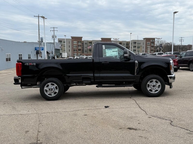 2025 Ford F-350 XLT photo 2