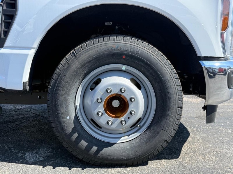 2026 Ford F-350 Super Duty Chassis Cab XL - Photo 11