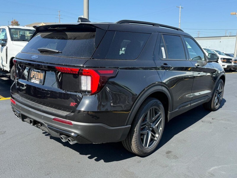 2025 Ford Explorer ST photo 2