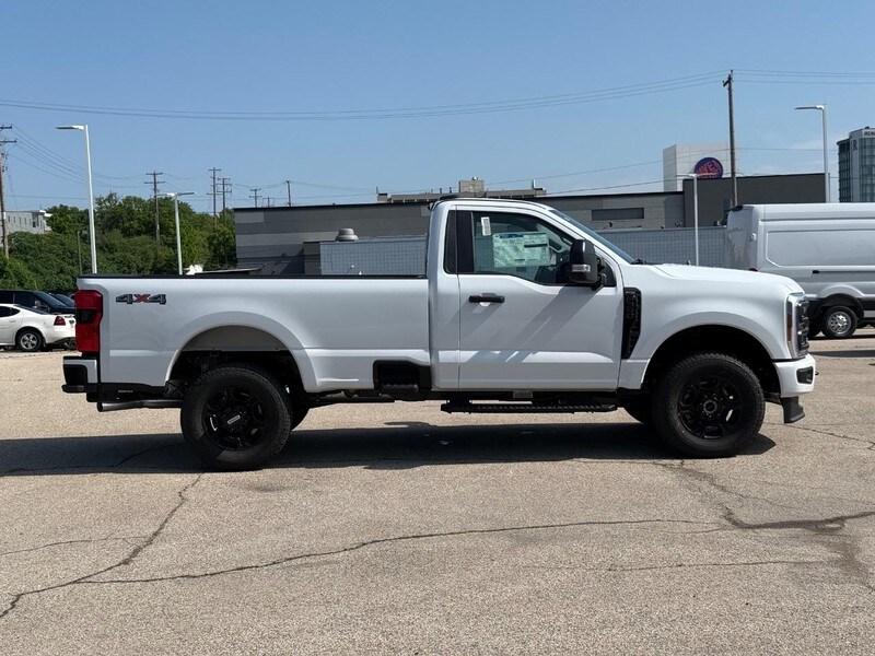 2025 Ford F-350 XL photo 2