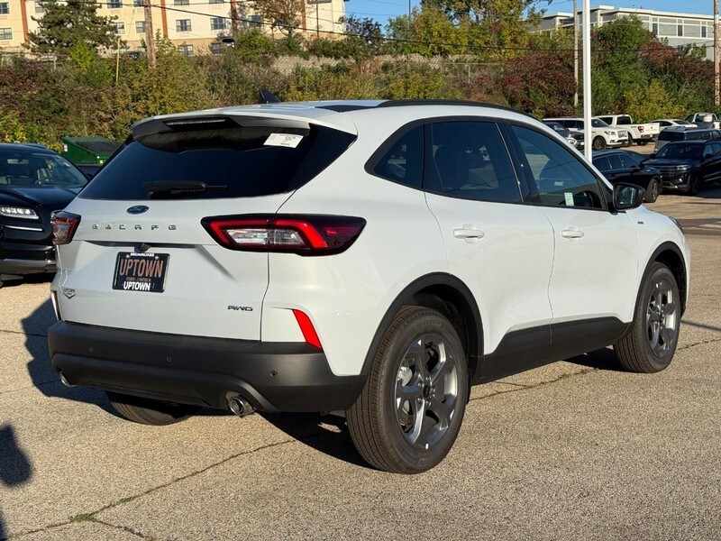 2026 Ford Escape ST-Line photo 3