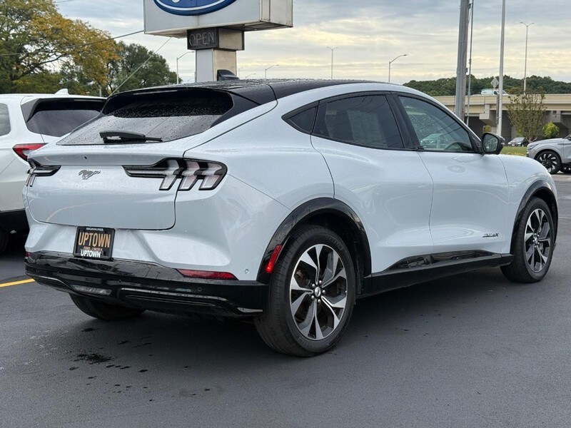 2022 Ford Mustang Mach-E Premium photo 3