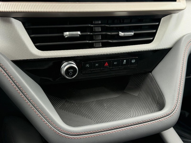 2026 Ford Explorer Active - Photo 18