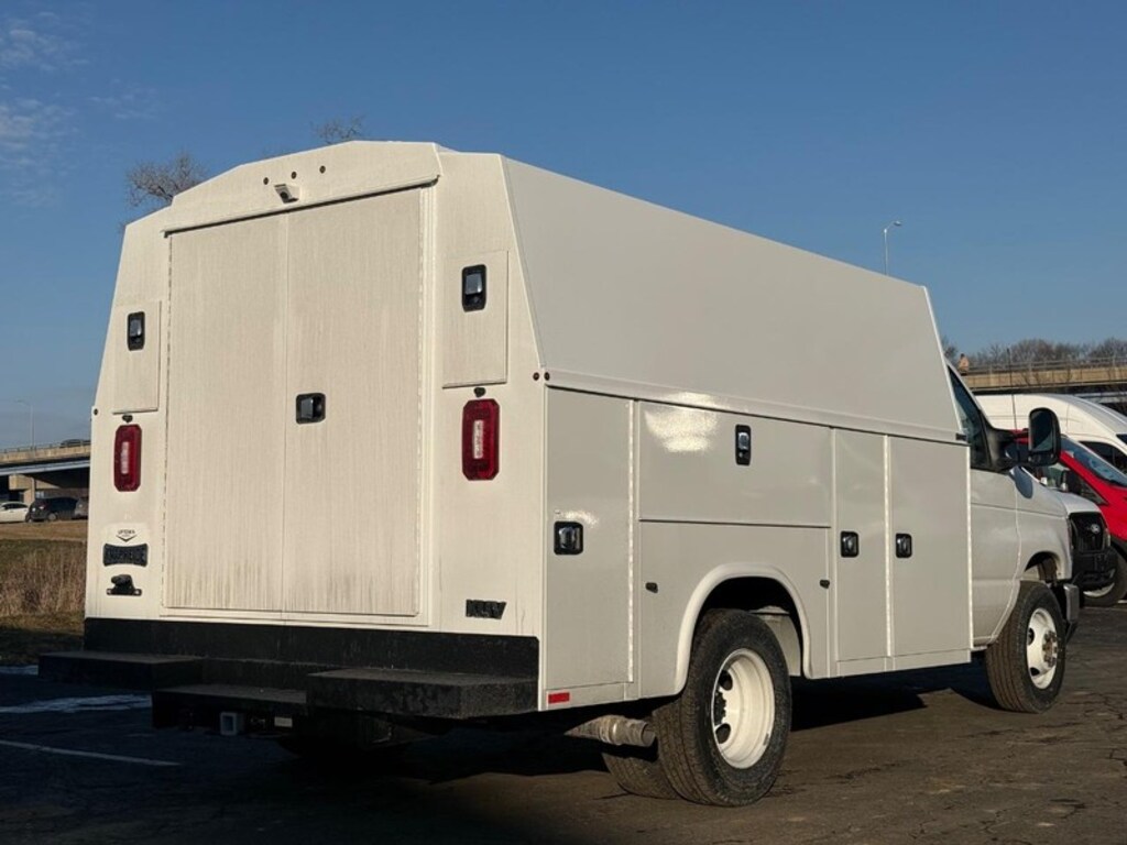 New 2026 Ford E-Series Cutaway E-350 SRW 138 WB Undefined