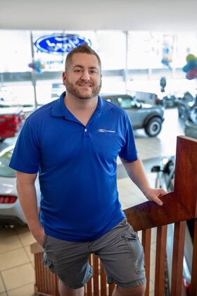 Staff member Nick Cutis from b198360442af