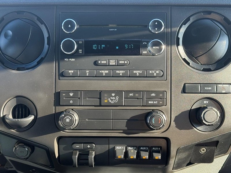 2014 Ford F-550 - Photo 18