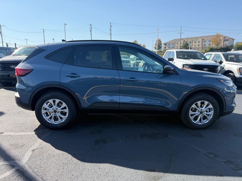 2025 Ford Escape Active photo 2