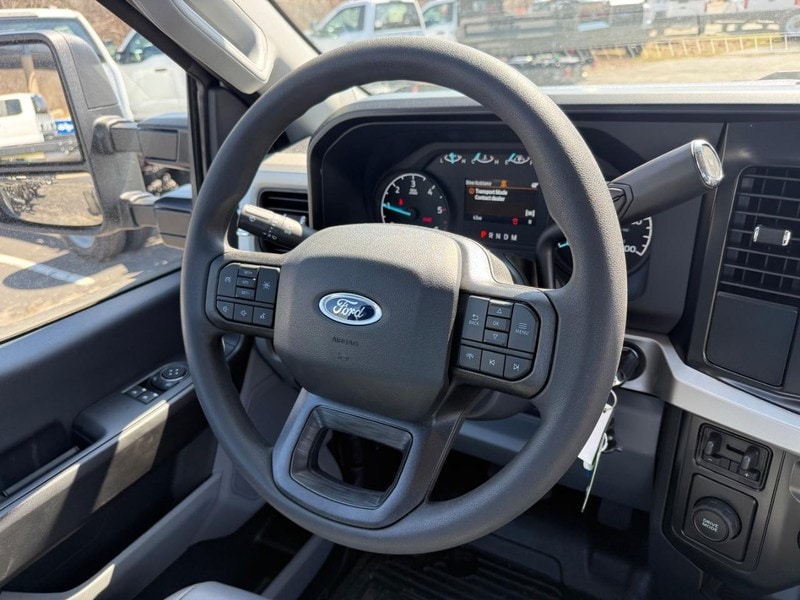 2026 Ford F-350 Super Duty Chassis Cab XL - Photo 15