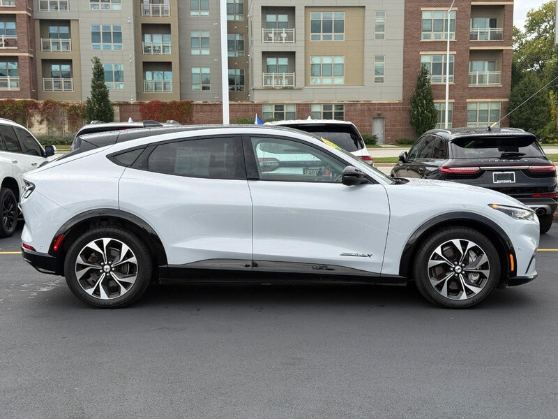2022 Ford Mustang Mach-E Premium photo 2