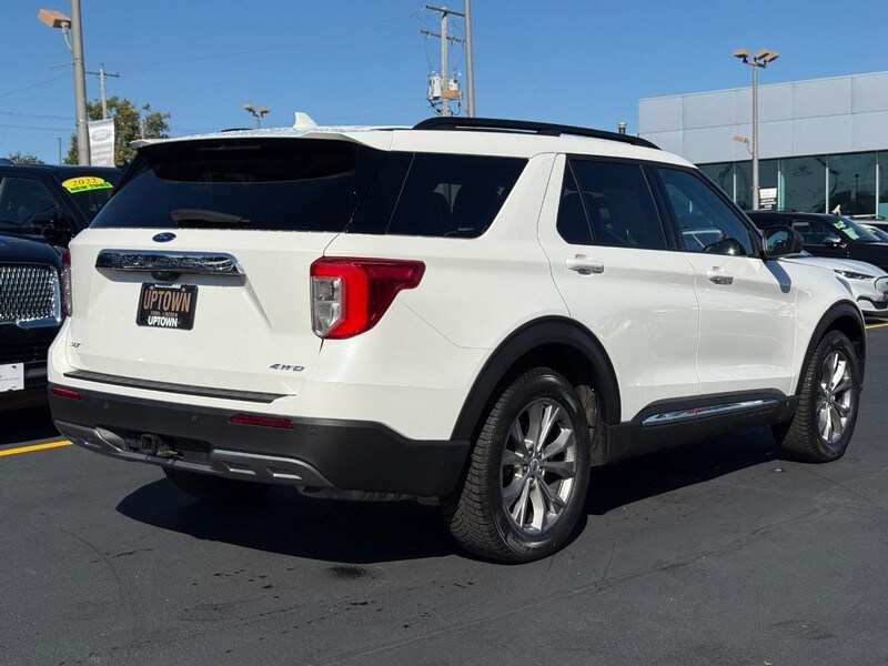 2023 Ford Explorer XLT photo 2