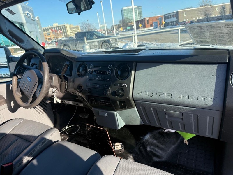2014 Ford F-550 - Photo 12