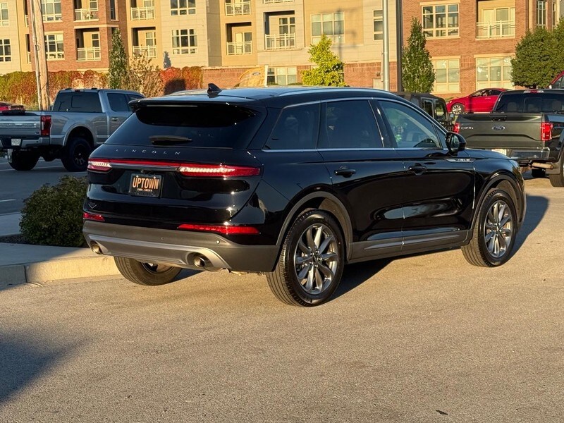 2021 Lincoln Corsair Standard photo 2