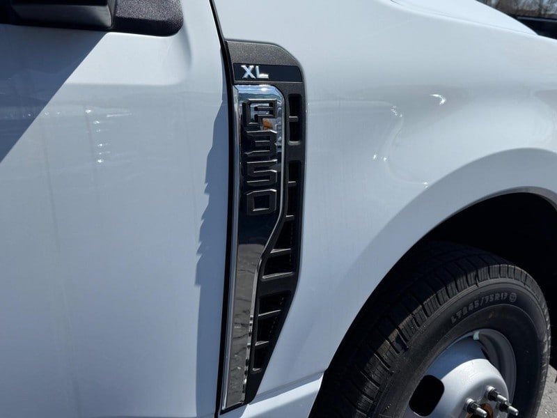 2026 Ford F-350 Super Duty Chassis Cab XL - Photo 10