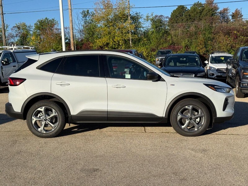 2026 Ford Escape ST-Line photo 2