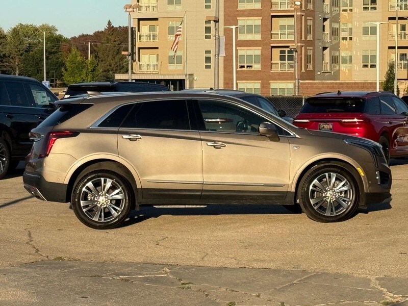 2023 Cadillac XT5 Platinum Premium Luxury photo 2