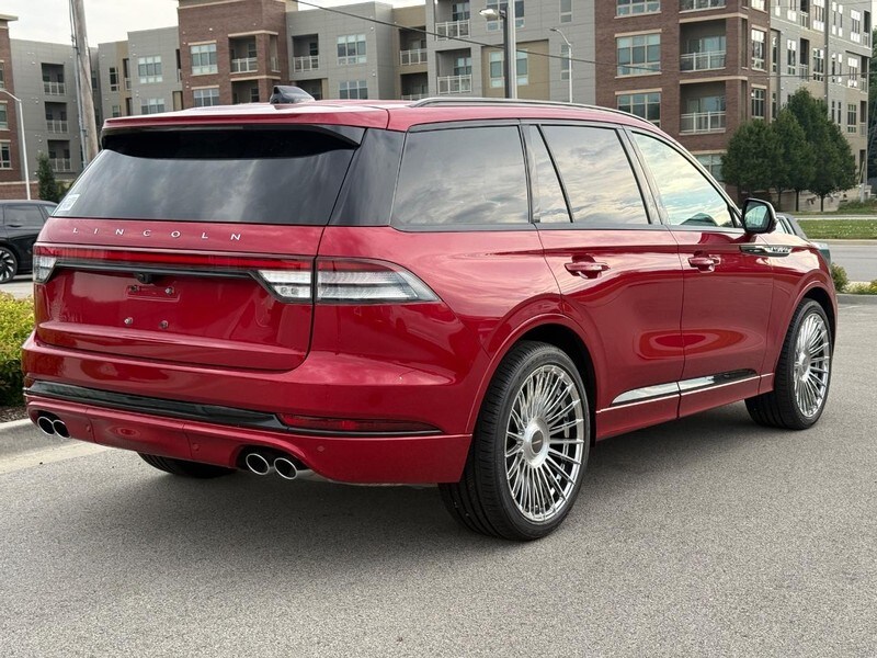 2025 Lincoln Aviator Reserve photo 2