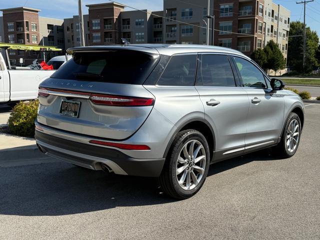 2022 Lincoln Corsair Standard photo 2