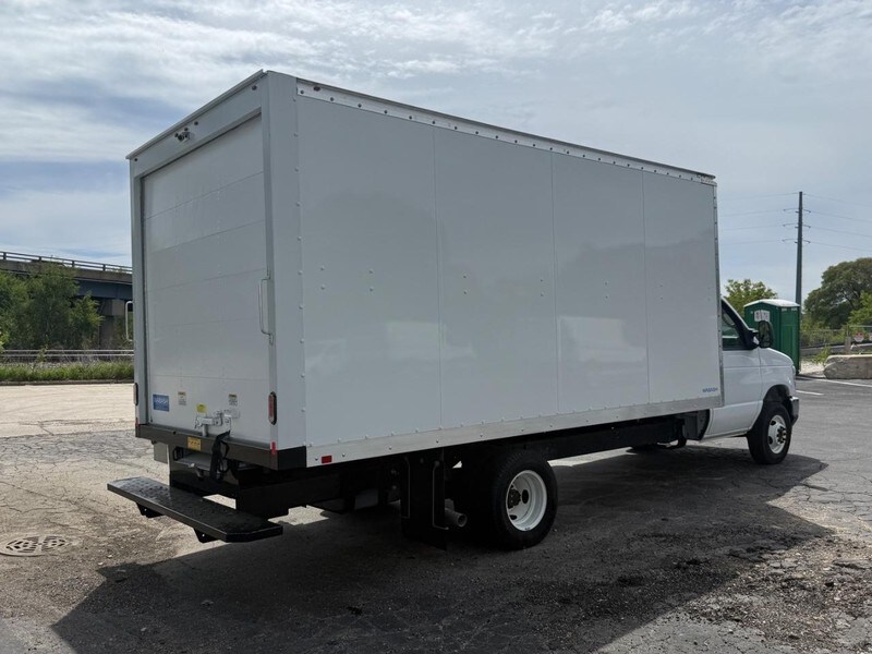 2024 Ford E-450 photo 3
