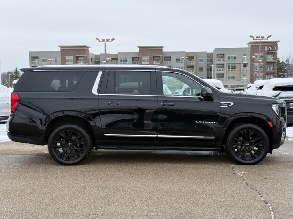 Used 2022 GMC Yukon XL 4WD 4dr SLT SUV